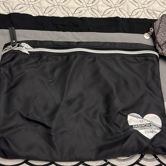 SALE! NWOT MAKEUP/TRAVEL CASE BUNDLE 🔥🔥🔥 - Picture 8 of 9